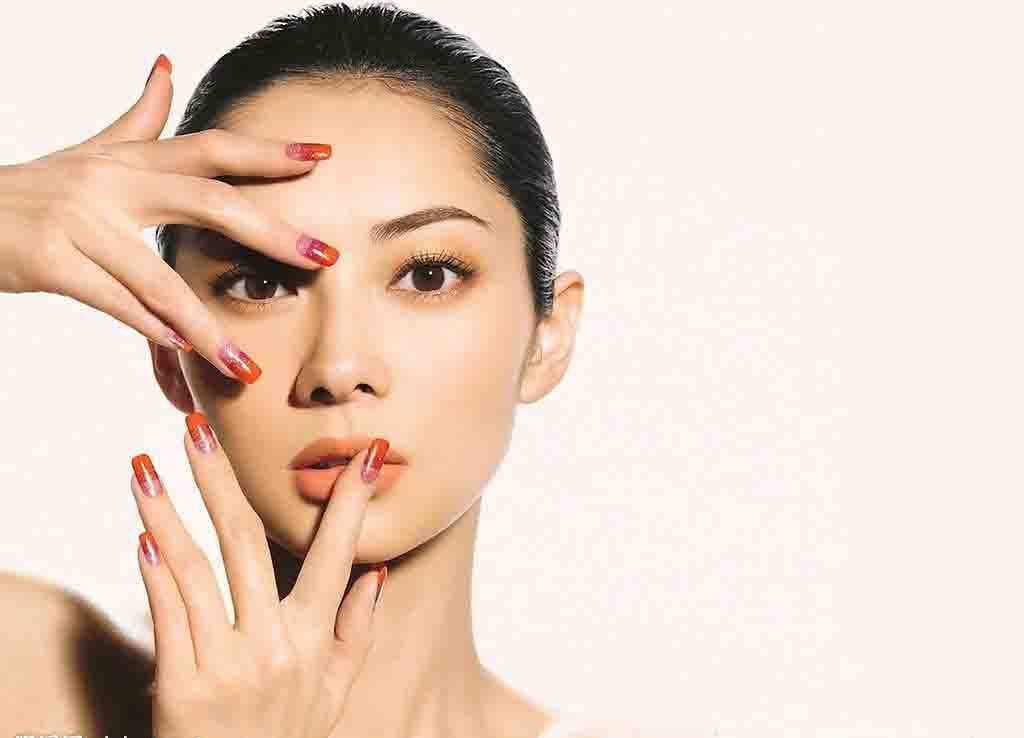 使用眼霜去眼部细纹小窍门