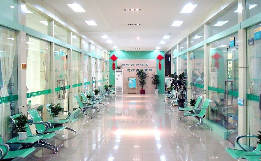 大医院“无人排队”是个啥画风