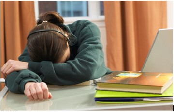 熬夜压力状态下切记别敷面膜