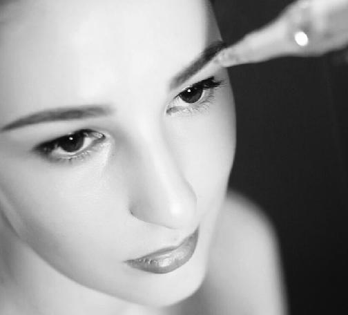 纹眼线肿了怎么办